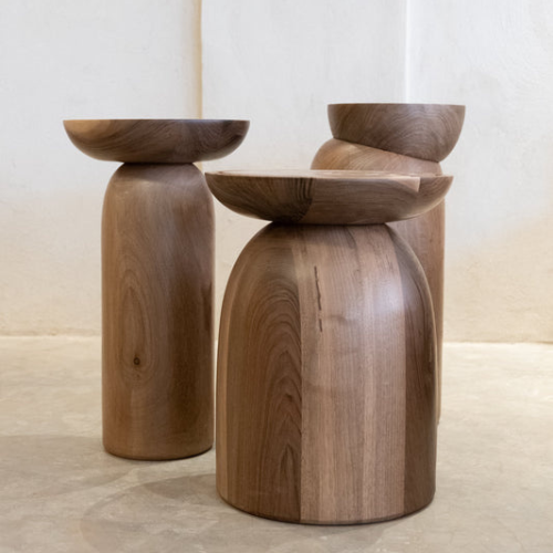 Trio de Tables d’Appoint Sculpturales en Bois de Noyer